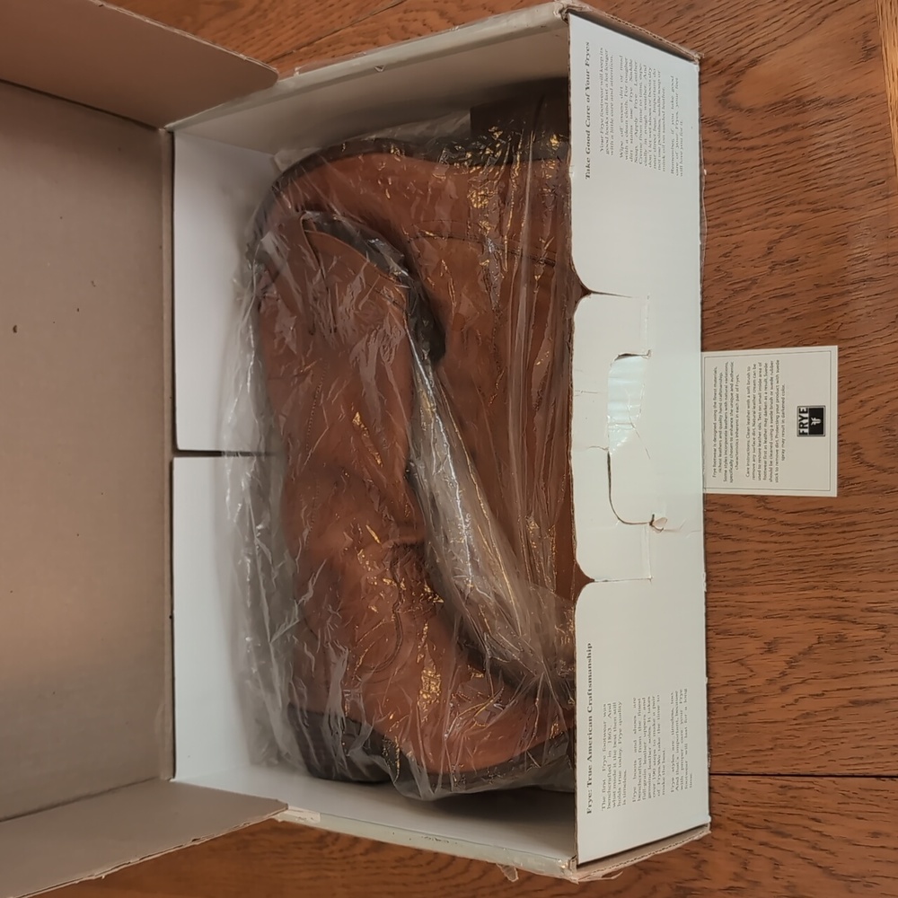 Frye Carson Boot - Picture 11 of 12